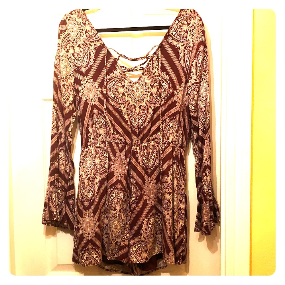 Very cute jumper Has bell sleeves